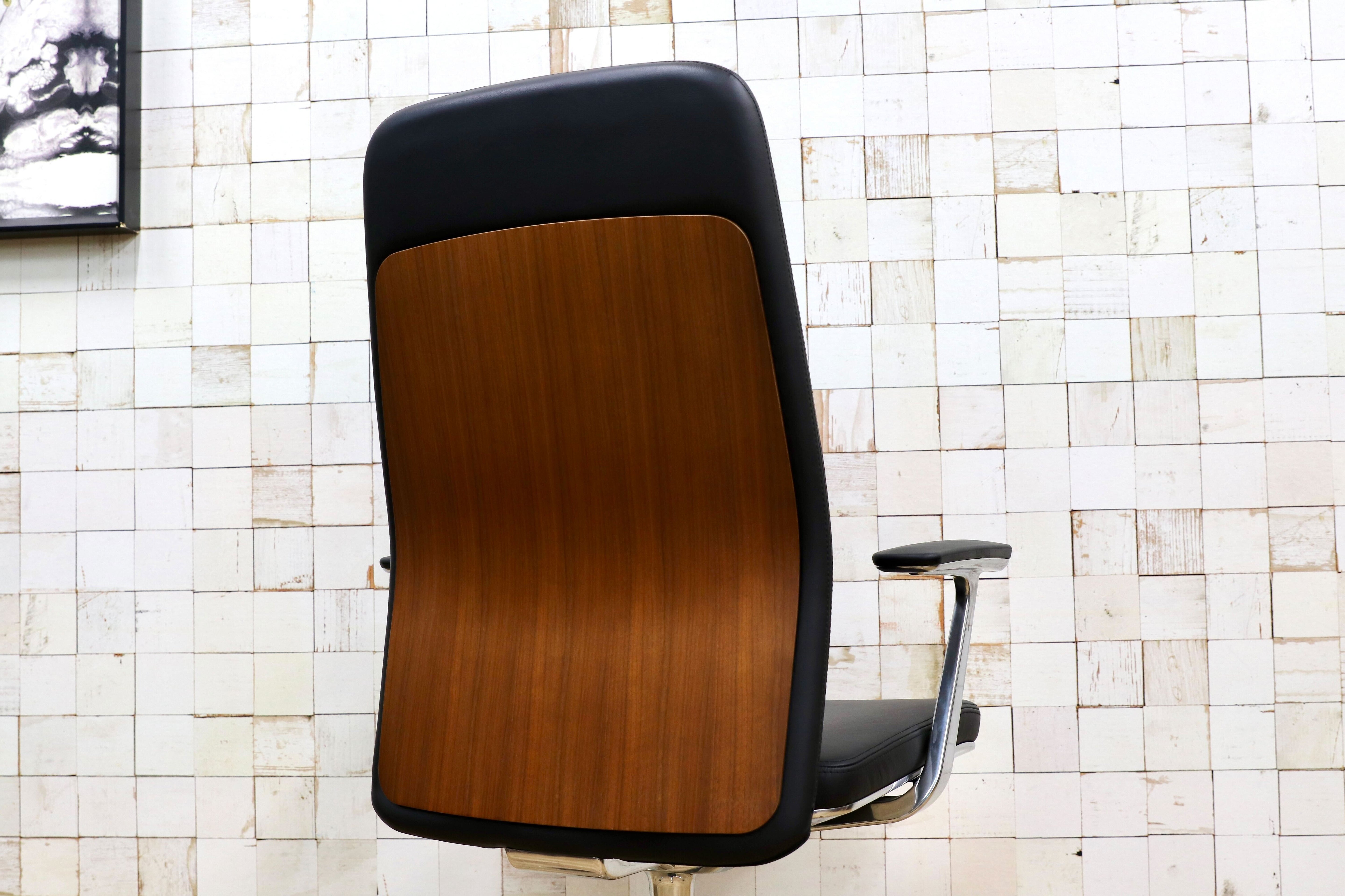 GMIK678C○okamura / オカムラ CRAFTIE クラフティー デスクチェア オフィスチェア アームチェア 本革 ウォールナット 定価約38万 展示品