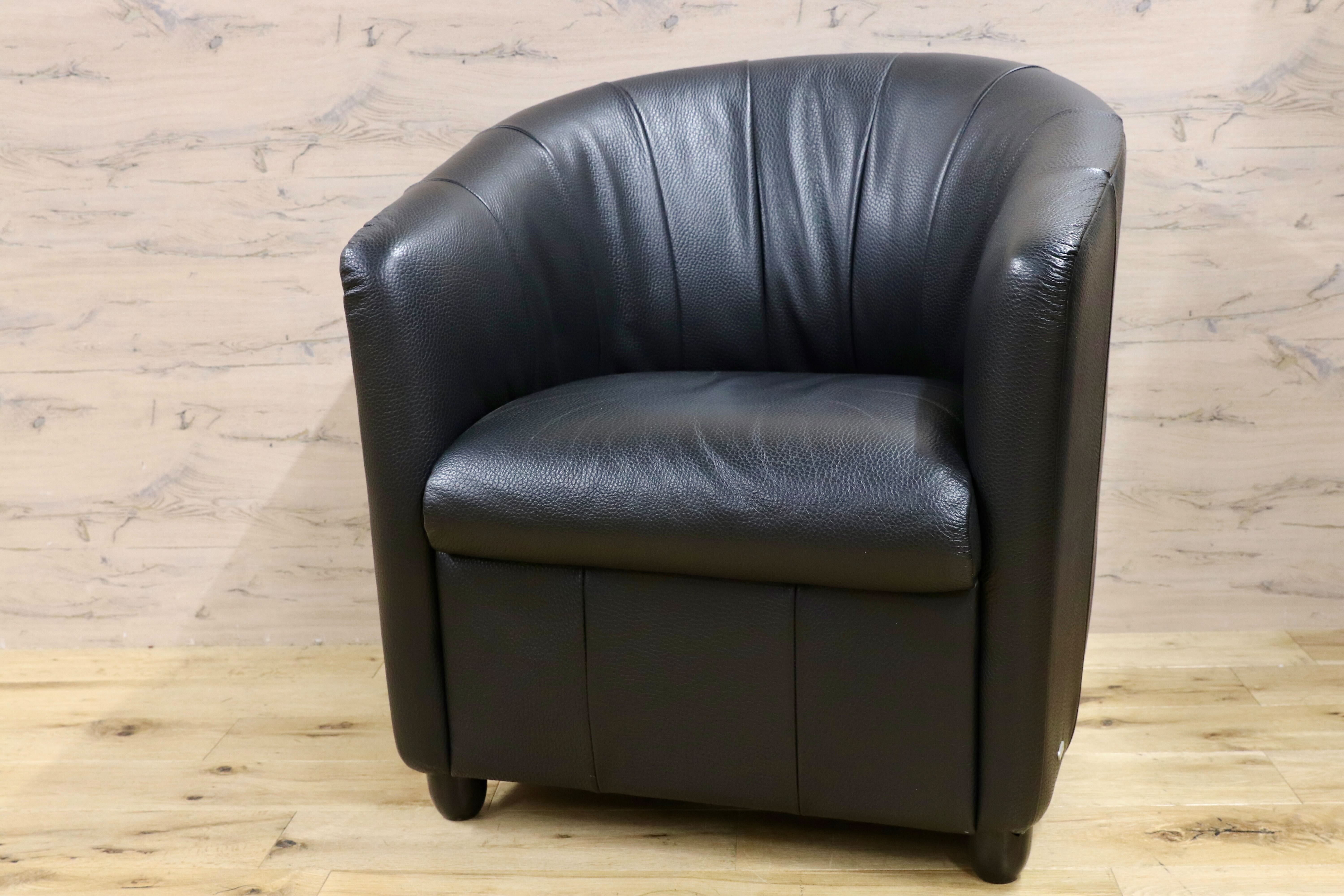 GMHH71 NATUZZI EDITIONS / ナツッジ エディションズ 1人掛けソファ シングルソファ ラウンジチェア 黒 本革 定価  12.5万 展示品