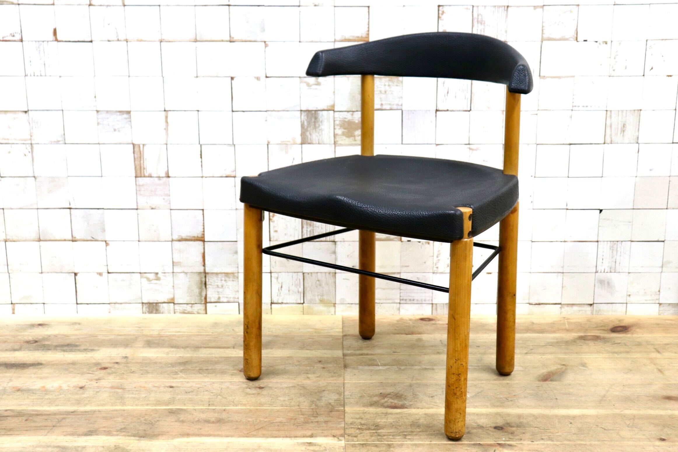 GMIN7F〇Cassina / カッシーナ レオナルドチェア ダイニングチェア Strassle collection社 スイス 椅子 ブラック 北欧スタイル