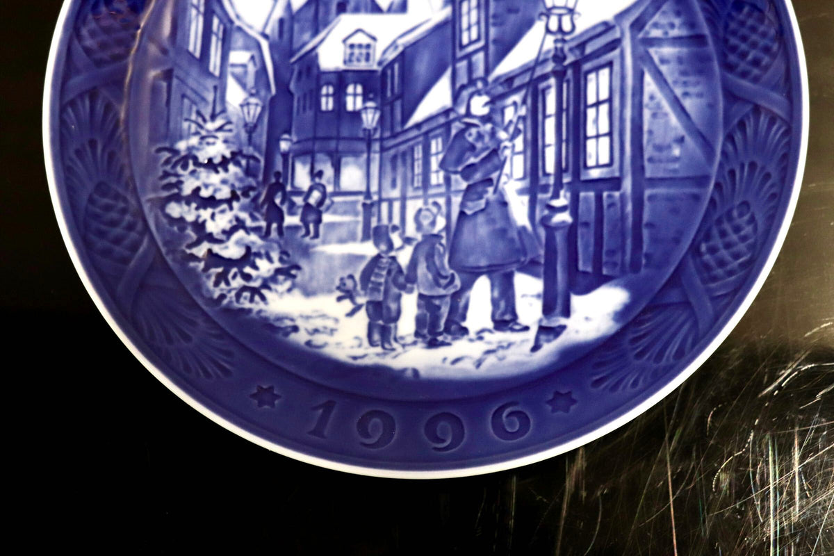 GMJH332BM◯Royal Copenhagen / ロイヤルコペンハーゲン 1996イヤープレート LIGHTING THE STREET LAMPS 街灯をともす頃 飾り皿 西洋