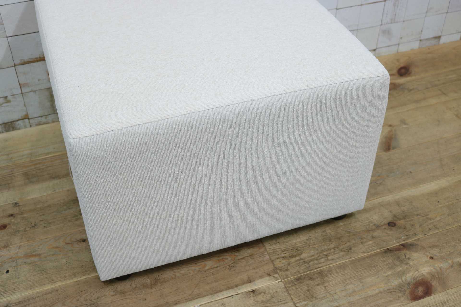 GMFN9B○ホワイト ファブリック スツール 腰掛け チェア オフィス パブリック 展示品
