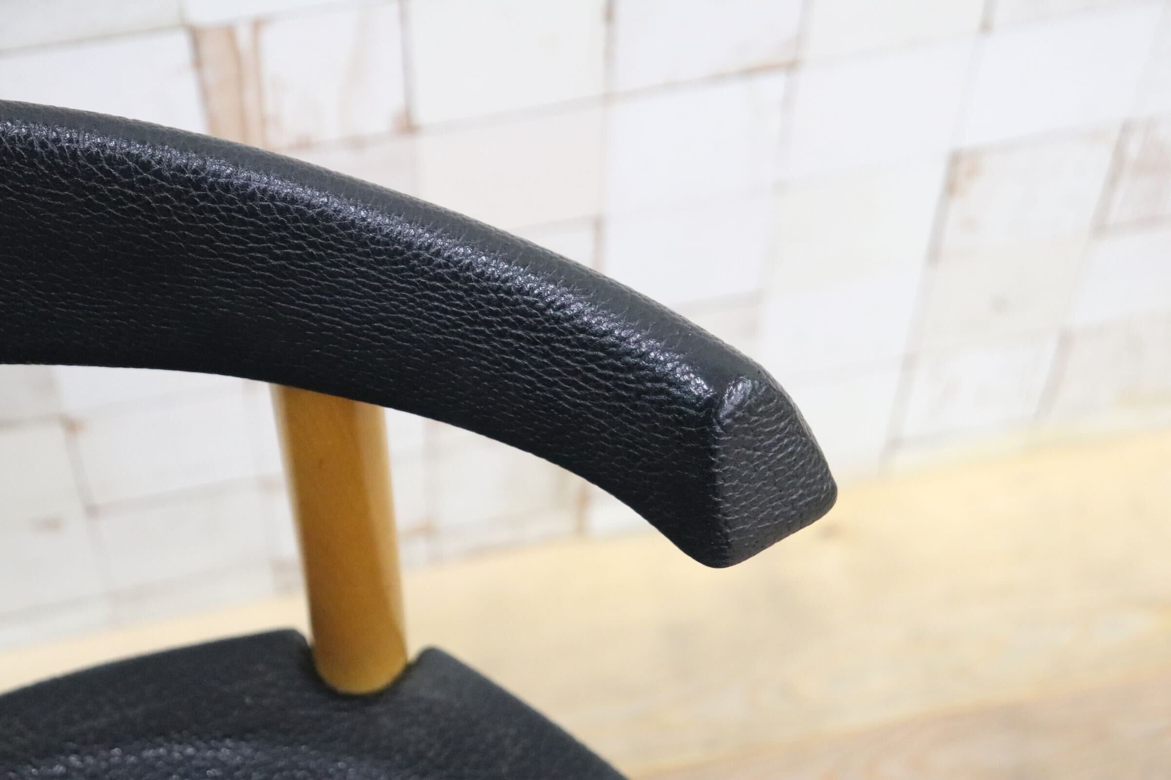 GMIN7F〇Cassina / カッシーナ レオナルドチェア ダイニングチェア Strassle collection社 スイス 椅子 ブラック 北欧スタイル