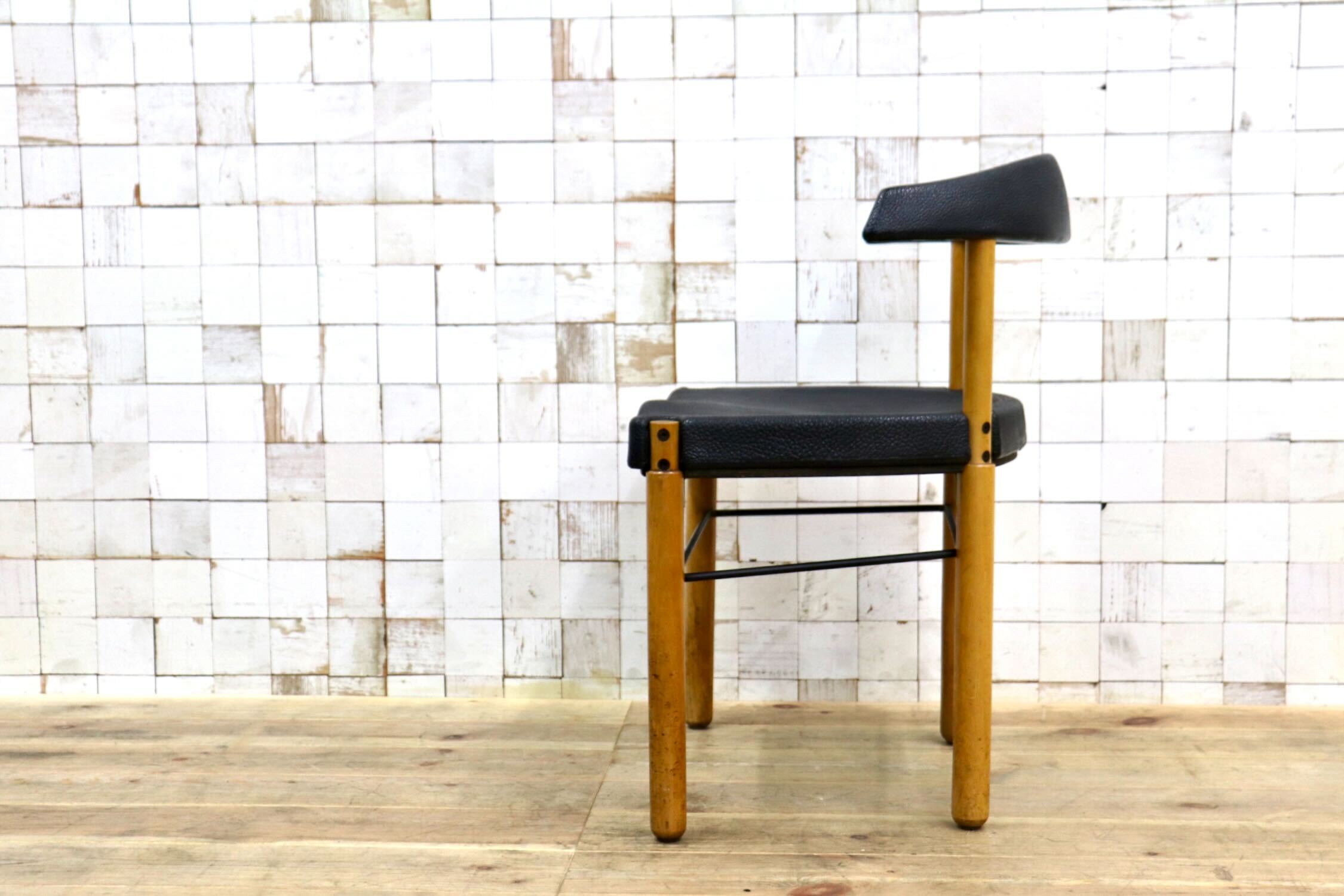 GMIN7G〇Cassina / カッシーナ レオナルドチェア ダイニングチェア Strassle collection社 スイス 椅子 ブラック 北欧スタイル