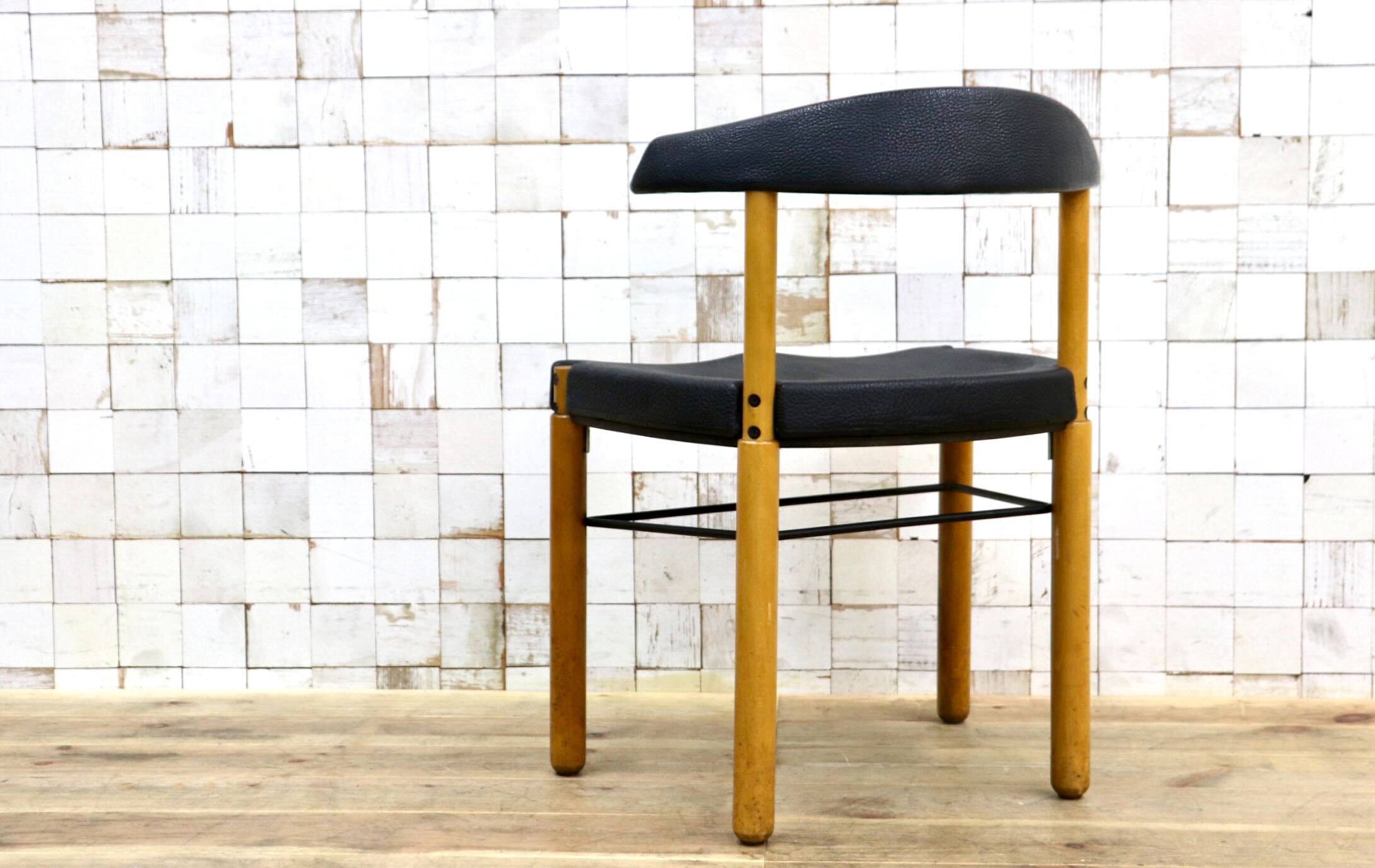 GMIN7G〇Cassina / カッシーナ レオナルドチェア ダイニングチェア Strassle collection社 スイス 椅子 ブラック 北欧スタイル
