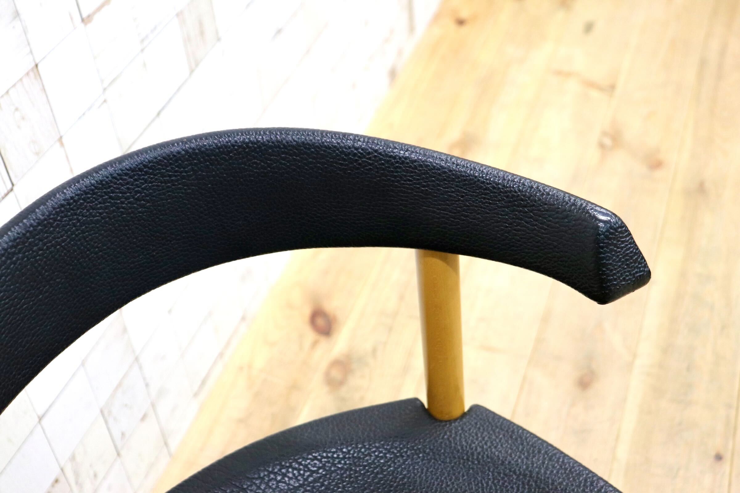 GMIN7G〇Cassina / カッシーナ レオナルドチェア ダイニングチェア Strassle collection社 スイス 椅子 ブラック 北欧スタイル