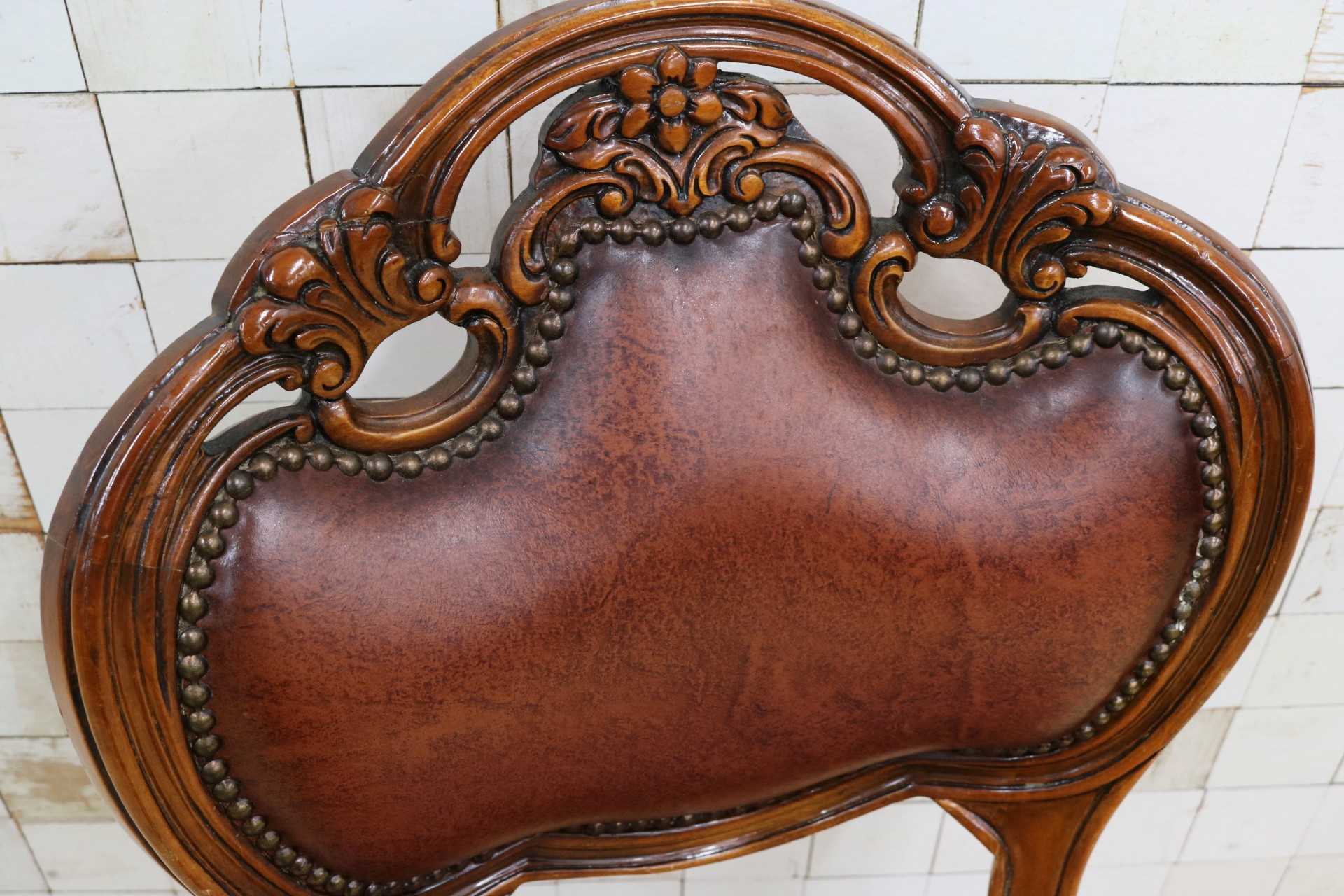 GMHH470D○イタリア製 ロココ調 ダイニングチェア 食卓椅子 レザー 鋲打ち 彫刻 アンティーク エレガント ヨーロピアン クラシック 猫脚