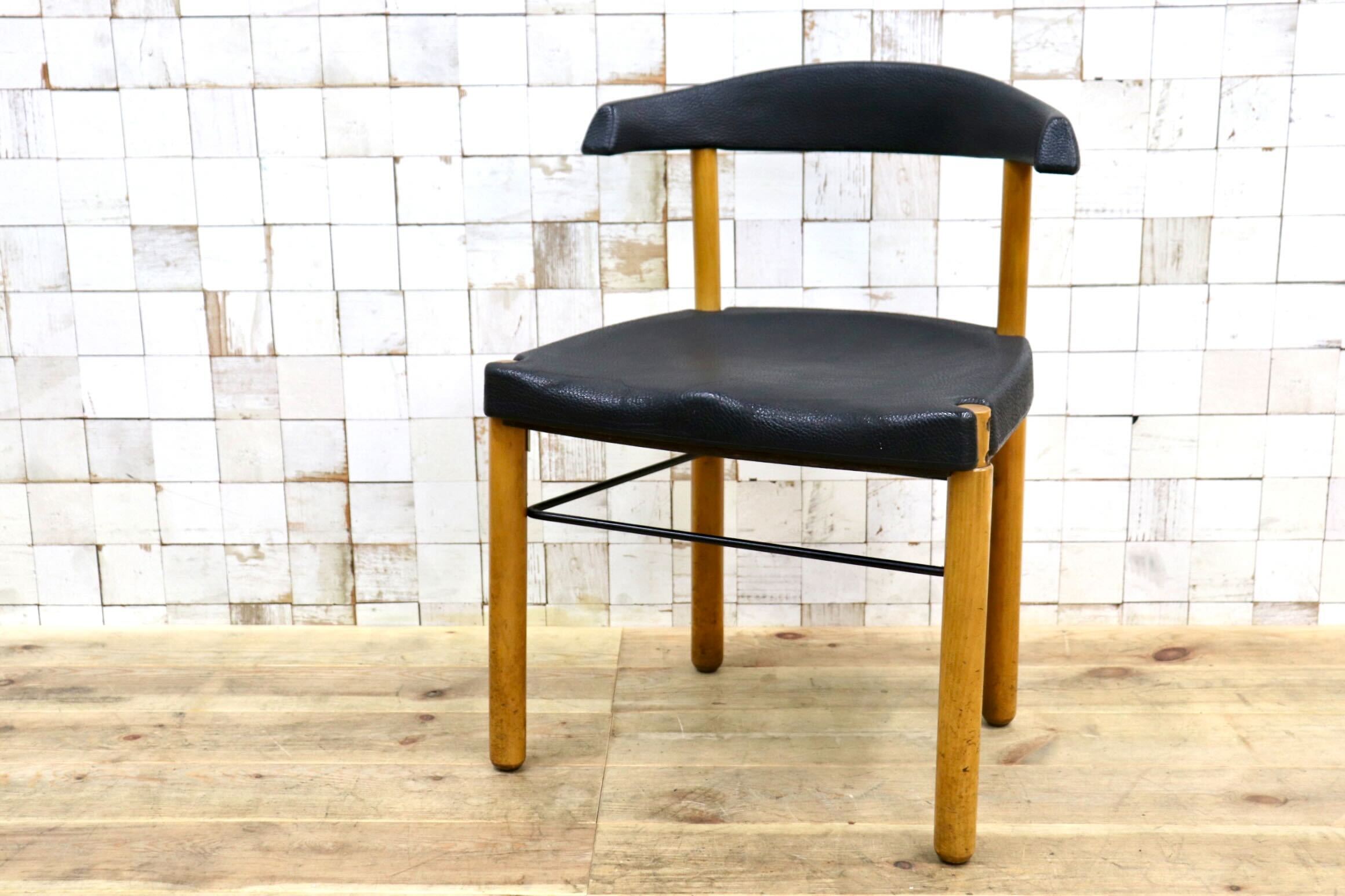 GMIN7H〇Cassina / カッシーナ レオナルドチェア ダイニングチェア Strassle collection社 スイス 椅子 ブラック 北欧スタイル