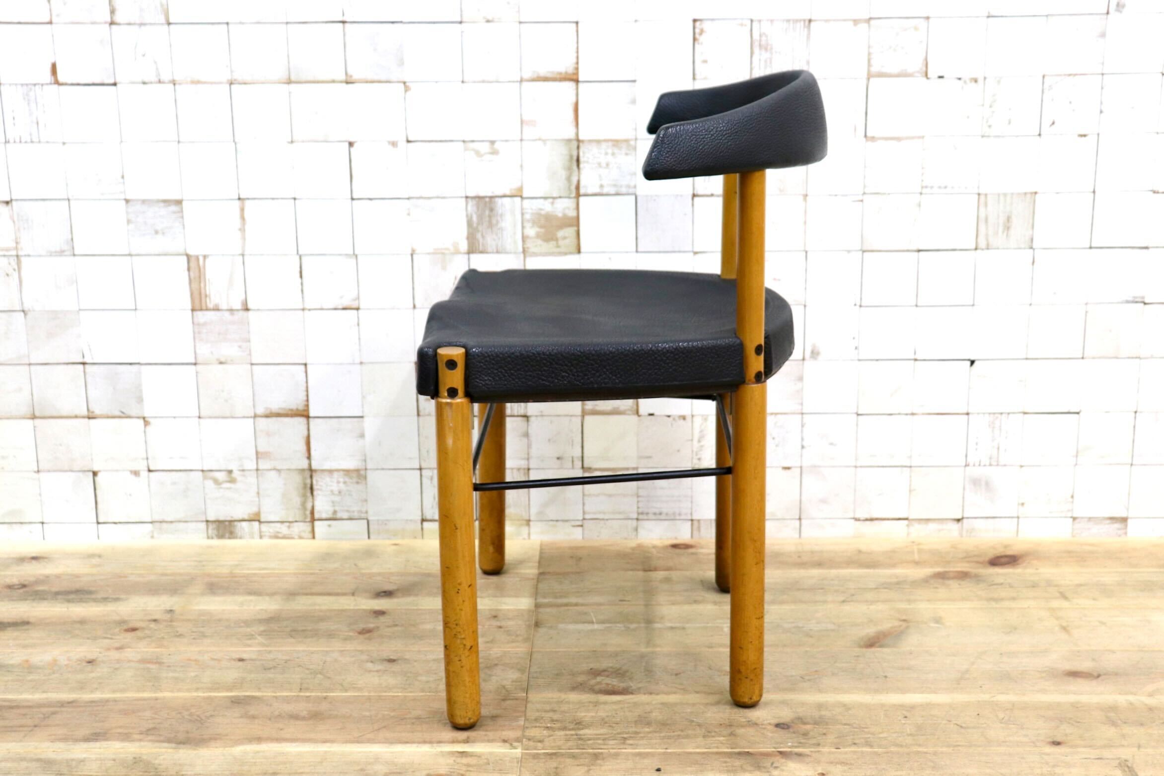 GMIN7H〇Cassina / カッシーナ レオナルドチェア ダイニングチェア Strassle collection社 スイス 椅子 ブラック 北欧スタイル