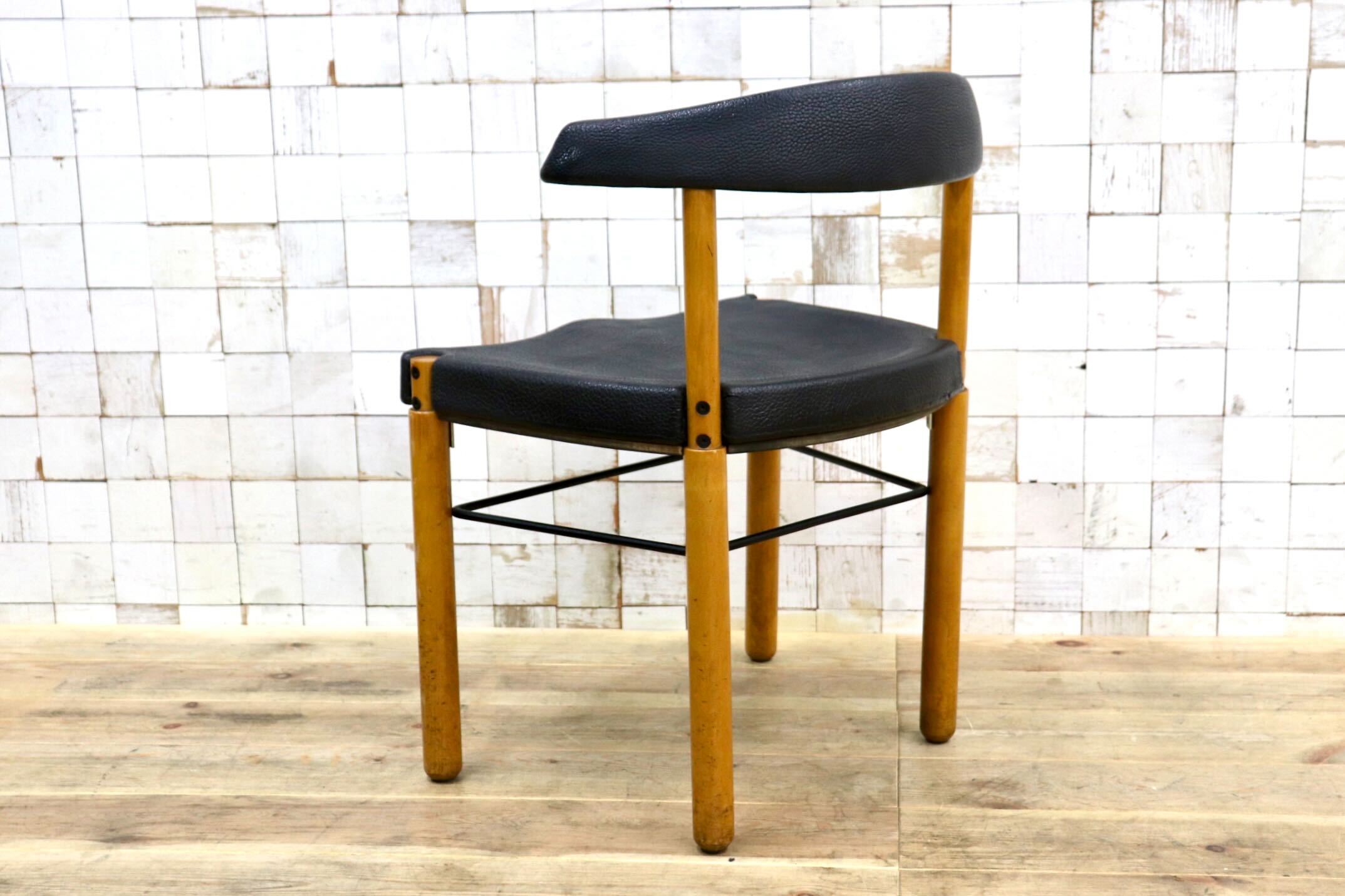 GMIN7J〇Cassina / カッシーナ レオナルドチェア ダイニングチェア Strassle collection社 スイス 椅子 ブラック 北欧スタイル