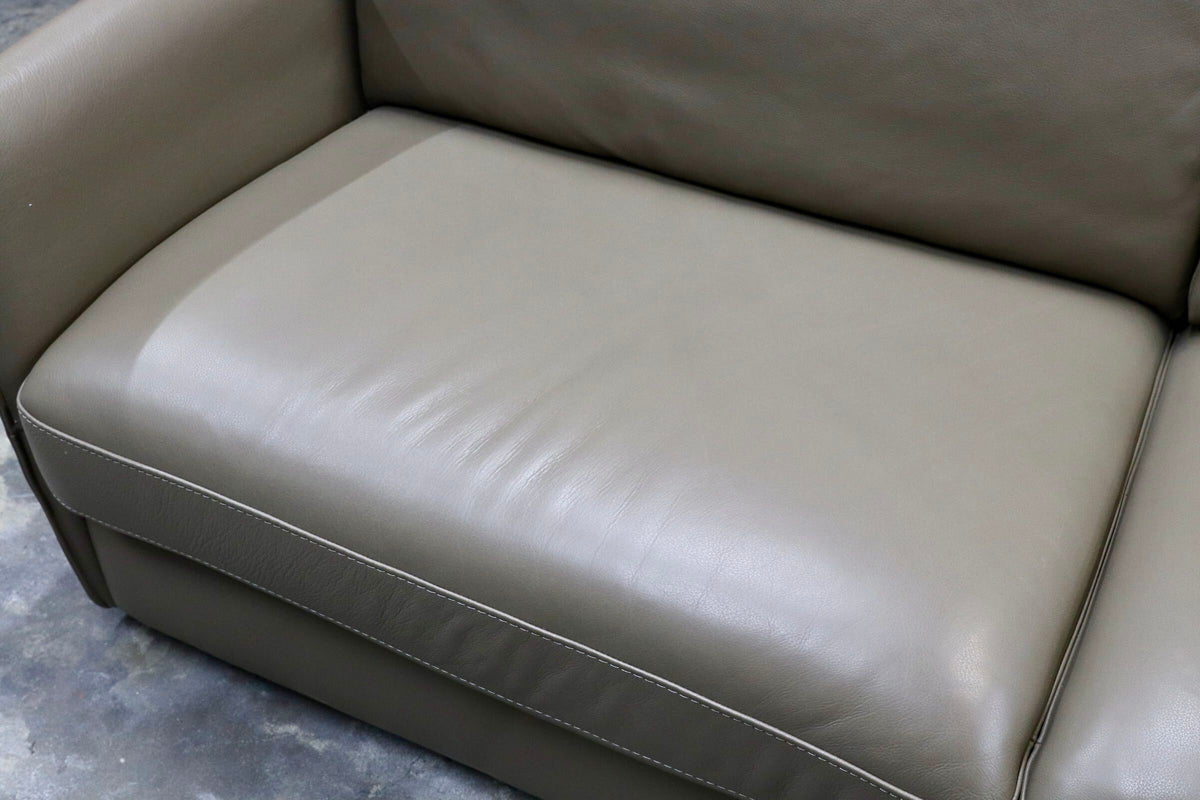 GMJK473○IDC大塚家具 L/Sシリーズ 3人掛けソファ トリプルソファ 総本革 トープカラー モダン 高級レザーソファ 展示品