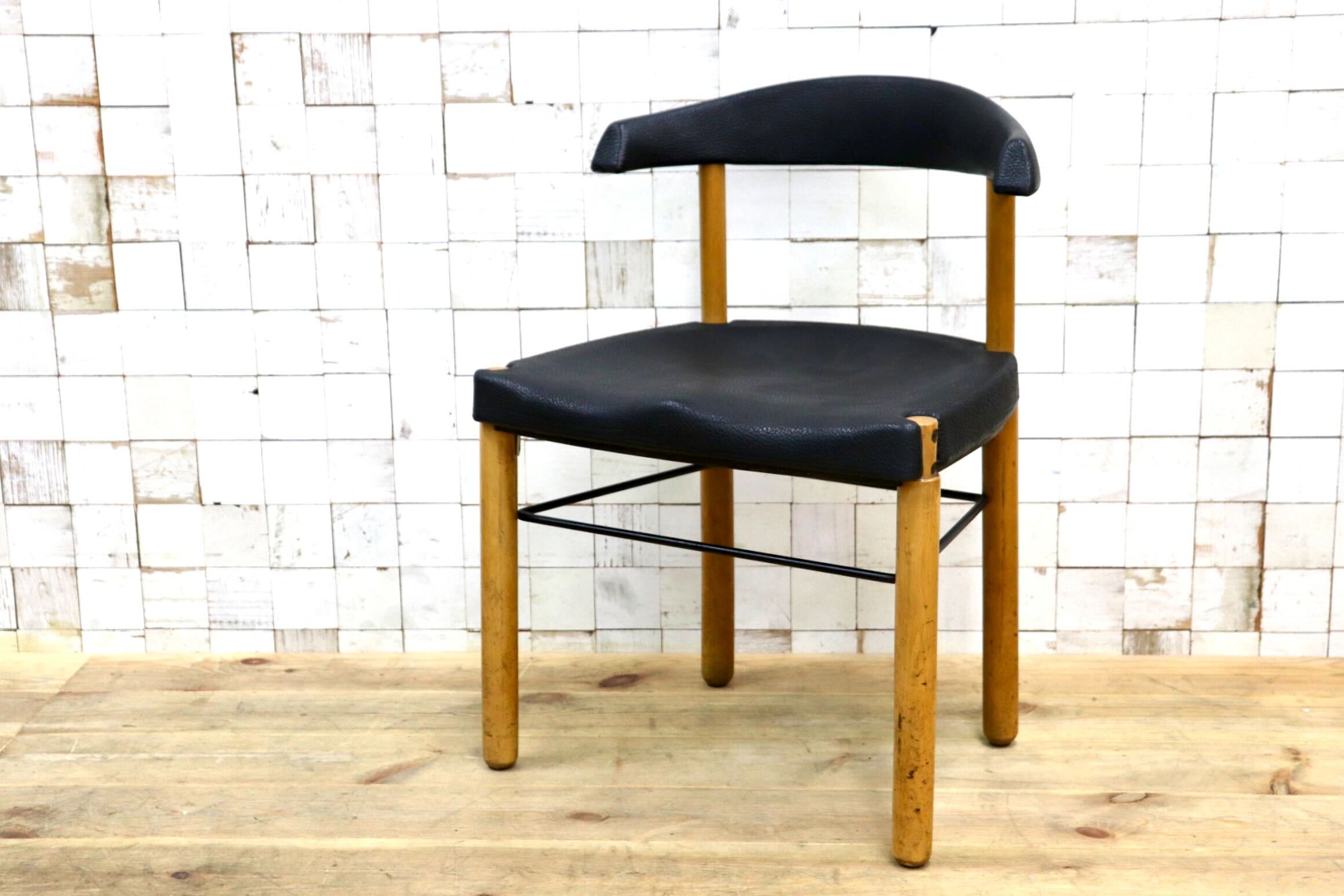 GMIN7K〇Cassina / カッシーナ レオナルドチェア ダイニングチェア Strassle collection社 スイス 椅子 ブラック 北欧スタイル