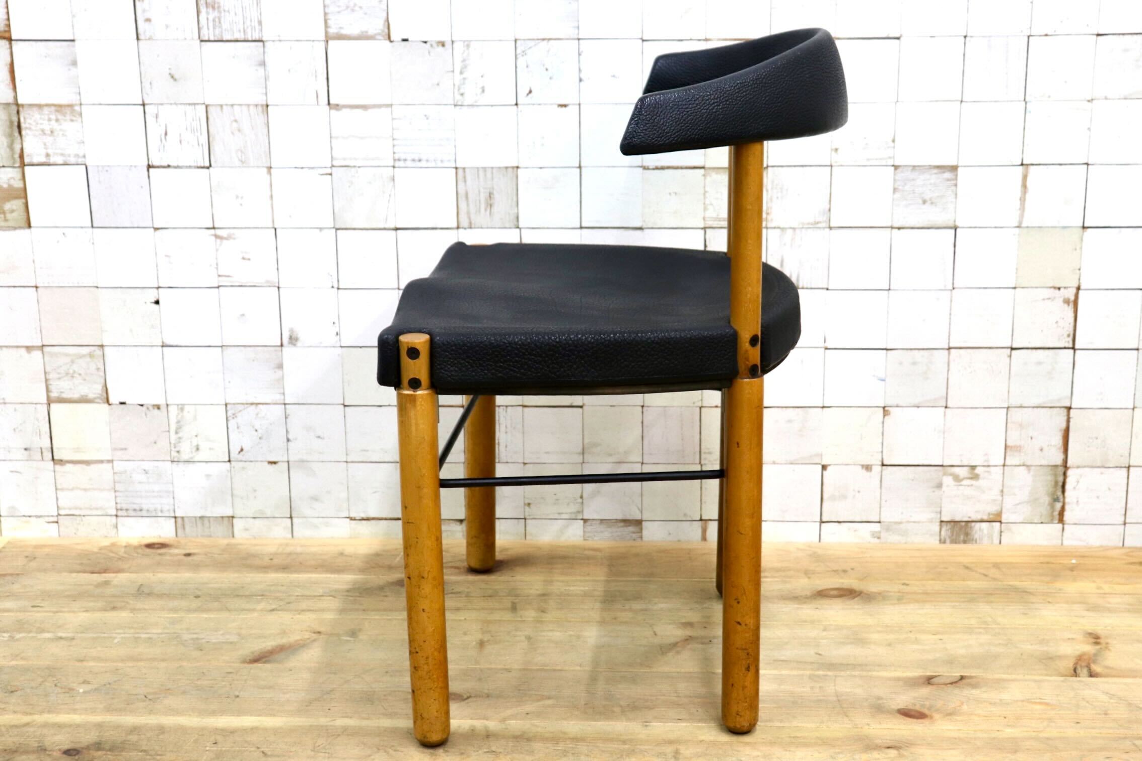 GMIN7K〇Cassina / カッシーナ レオナルドチェア ダイニングチェア Strassle collection社 スイス 椅子 ブラック 北欧スタイル