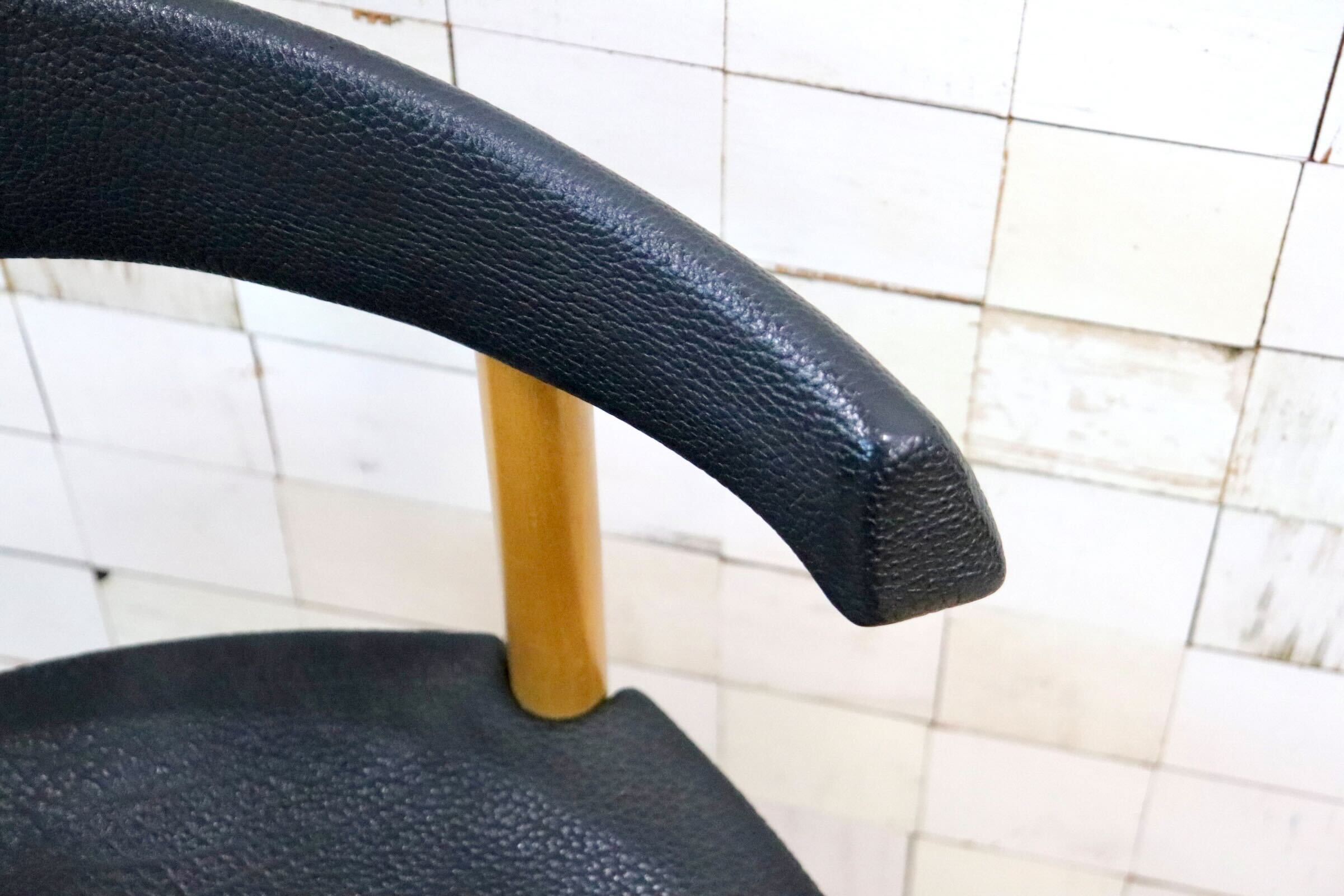 GMIN7K〇Cassina / カッシーナ レオナルドチェア ダイニングチェア Strassle collection社 スイス 椅子 ブラック 北欧スタイル