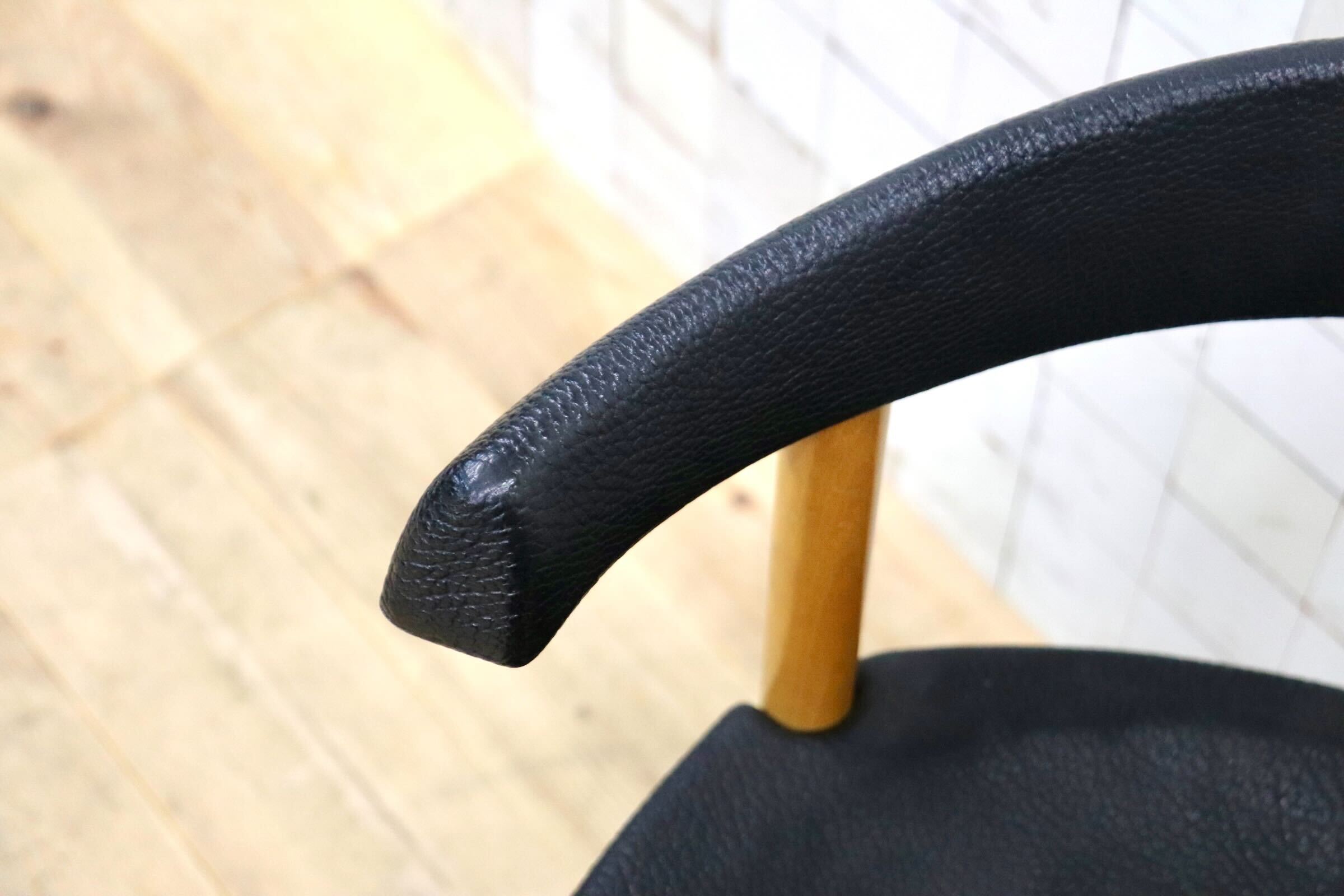 GMIN7K〇Cassina / カッシーナ レオナルドチェア ダイニングチェア Strassle collection社 スイス 椅子 ブラック 北欧スタイル