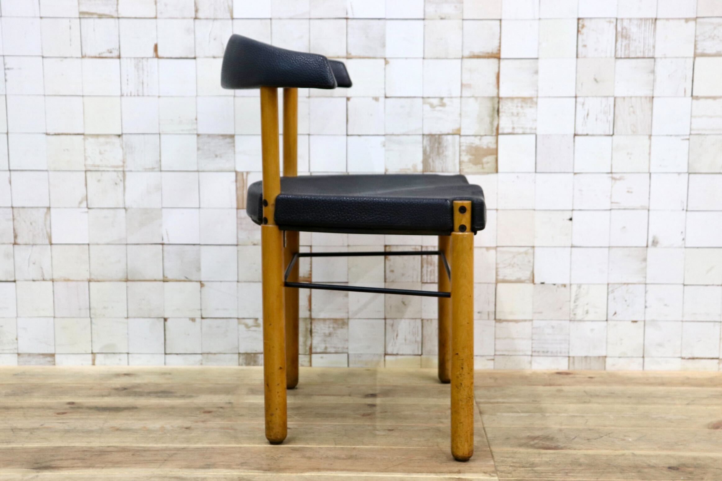 GMIN7T〇Cassina / カッシーナ レオナルドチェア ダイニングチェア Strassle collection社 スイス 椅子 ブラック 北欧スタイル モダン