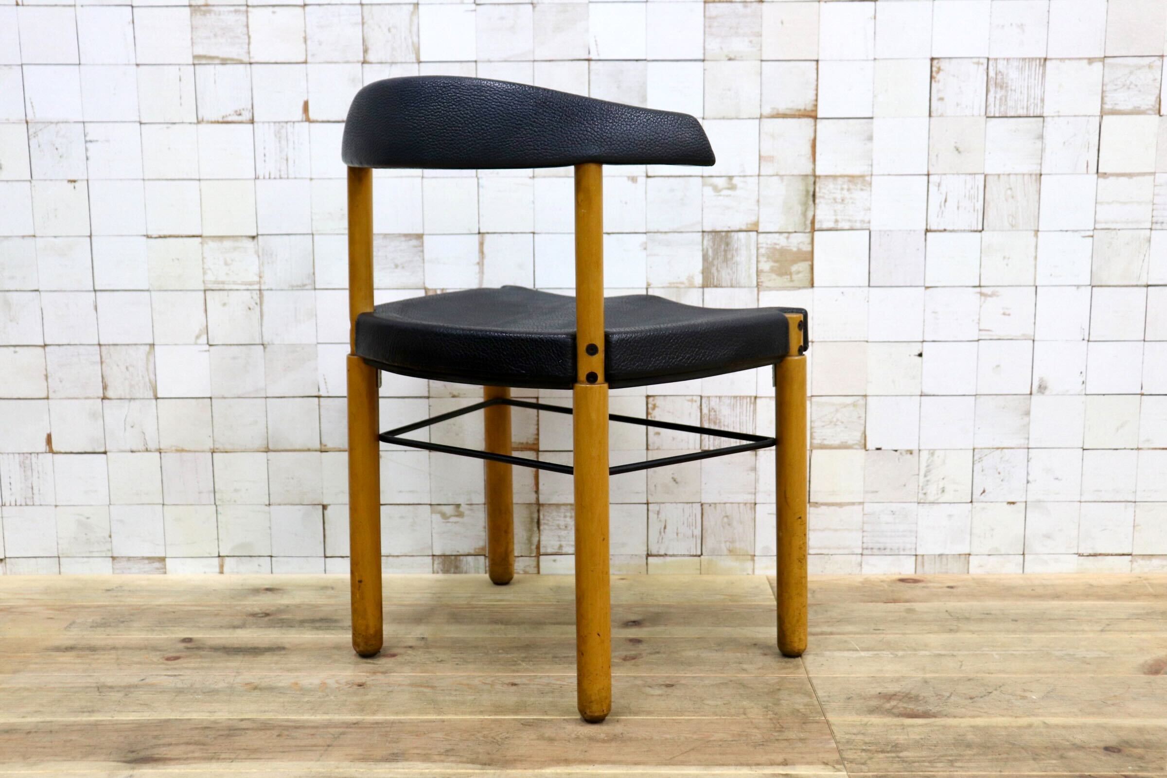 GMIN7T〇Cassina / カッシーナ レオナルドチェア ダイニングチェア Strassle collection社 スイス 椅子 ブラック 北欧スタイル モダン
