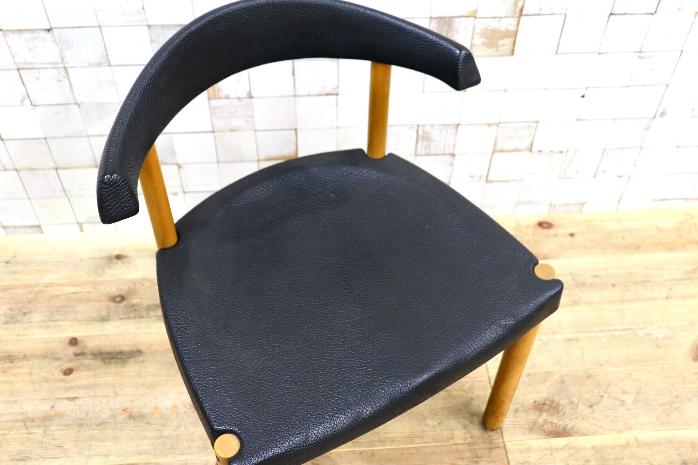 GMIN7T〇Cassina / カッシーナ レオナルドチェア ダイニングチェア Strassle collection社 スイス 椅子 ブラック 北欧スタイル モダン