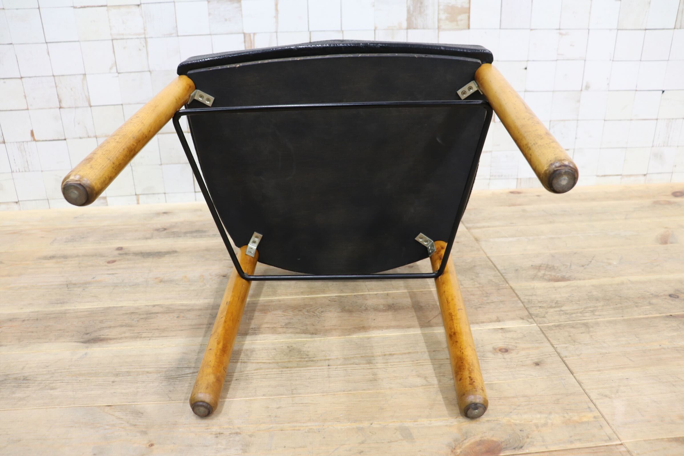 GMIN7T〇Cassina / カッシーナ レオナルドチェア ダイニングチェア Strassle collection社 スイス 椅子 ブラック 北欧スタイル モダン