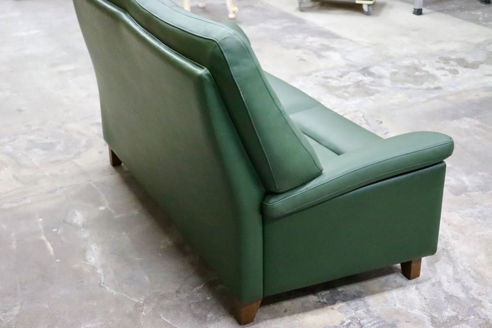 GMIS359A○本革 2人掛けソファ ラブソファ 長椅子 グリーン 応接 ハイバック シンプル モダン 検）カリモク 浜本工芸