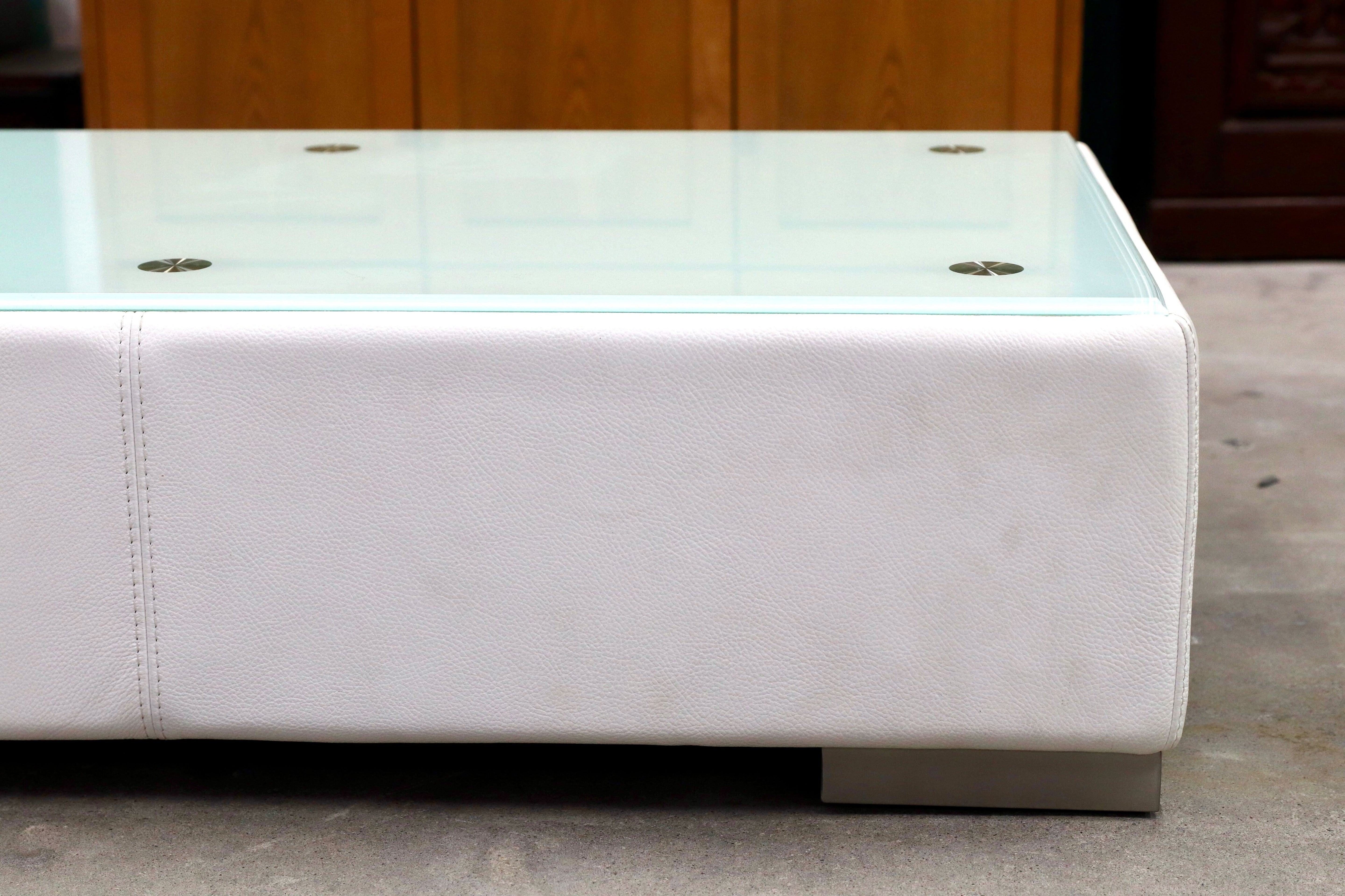 GMIK643○KELVIN GIORMANI / ケルビンジョルマーニ リビングテーブル センターテーブル ガラステーブル 本革 レザー ホワイト 展示品