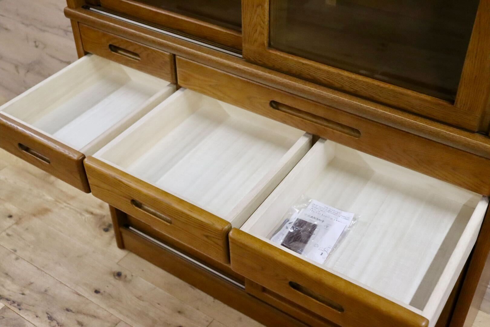 GMIS436○浜本工芸 / HAMAMOTO No.1800 食器棚 カップボード キッチンボード 楢材 無垢 ダークオーク 定価約28.3万 モデルルーム展示品