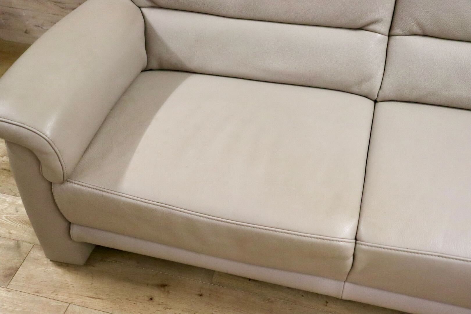 GMIS439○himolla / ヒモラ ベルク 2人掛けソファ ラブソファ 長椅子 2シーター 本革 ドイツ IDC大塚家具 定価約29万