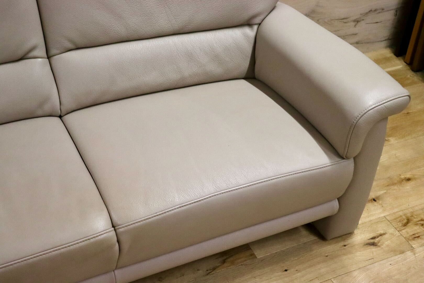 GMIS439○himolla / ヒモラ ベルク 2人掛けソファ ラブソファ 長椅子 2シーター 本革 ドイツ IDC大塚家具 定価約29万