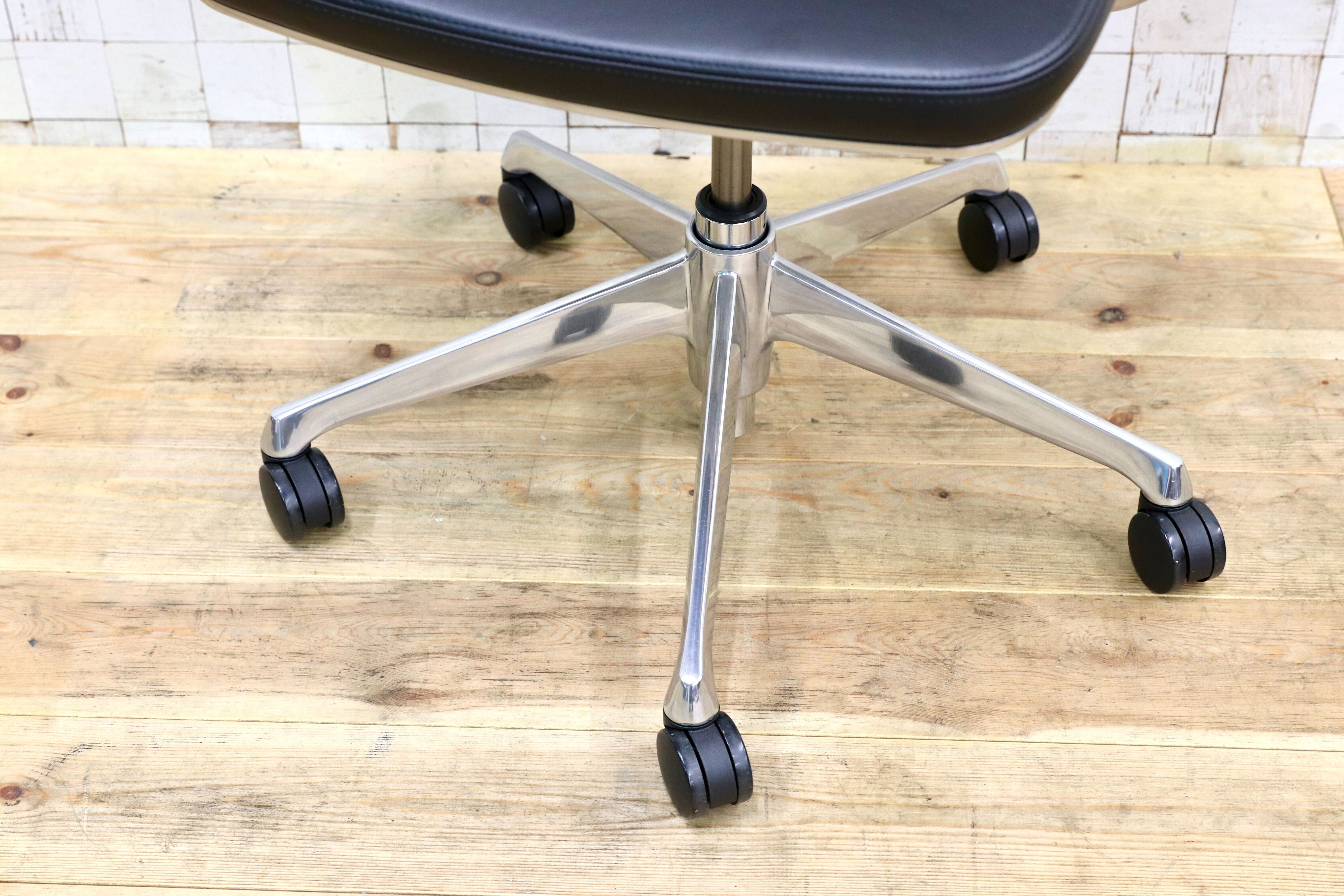 GMIK678I○okamura / オカムラ CRAFTIE クラフティー デスクチェア オフィスチェア アームチェア 本革 ウォールナット 定価約38万 展示品