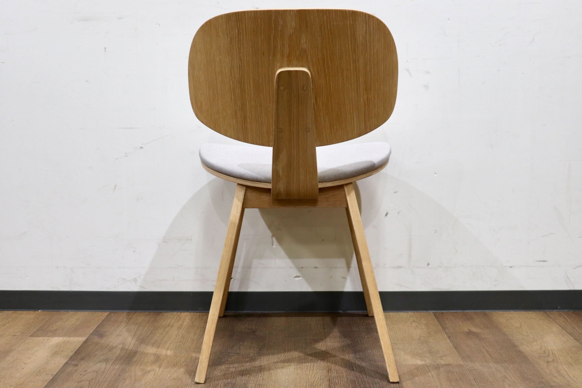GMHS448A○FUJIEI / 藤栄 CUMMER F Chair カマーＦチェア ダイニングチェア 食卓椅子 ファブリック グレー 北欧スタイル 展示品