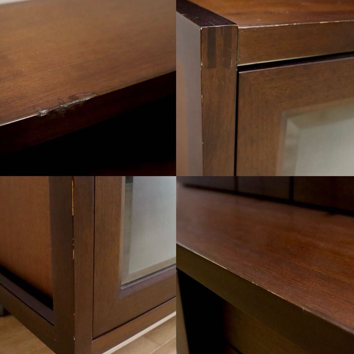 GMIH143○ガラスキャビネット サイドボード リビング収納 飾り棚 ダークブラウン スタイリッシュモダン キャスター付き