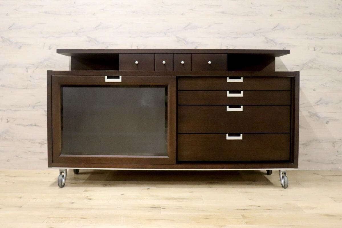 GMIH143○ガラスキャビネット サイドボード リビング収納 飾り棚 ダークブラウン スタイリッシュモダン キャスター付き