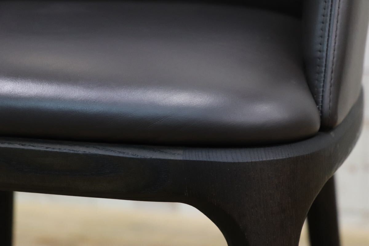 GMJK293E○Poliform / ポリフォーム ACTUS アクタス SOPHIE ソフィー アームチェア ダイニングチェア 椅子 本革 無垢材 イタリア 約35万円