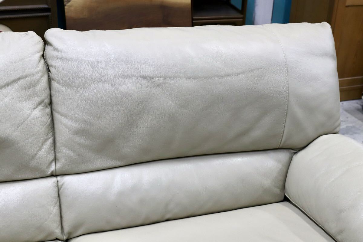 GMJS239○NATUZZI / ナツッジ 3人掛けソファ 総本革 ベージュ Uエンブレム イタリア モダン 高級レザーソファ リビングハウス 定価約50万
