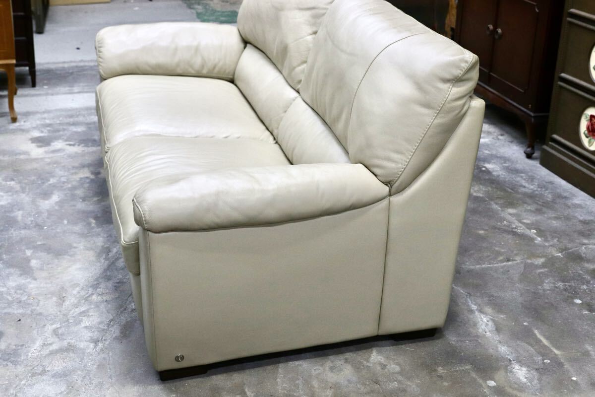 GMJS239○NATUZZI / ナツッジ 3人掛けソファ 総本革 ベージュ Uエンブレム イタリア モダン 高級レザーソファ リビングハウス 定価約50万
