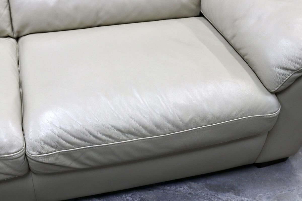 GMJS239○NATUZZI / ナツッジ 3人掛けソファ 総本革 ベージュ Uエンブレム イタリア モダン 高級レザーソファ リビングハウス 定価約50万
