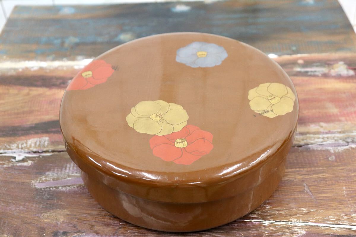 GMJS337B〇岡田表寛 花椿 食籠 蓋付菓子器 漆器 共箱 茶道具 内箔装飾 椿文様 古美術品