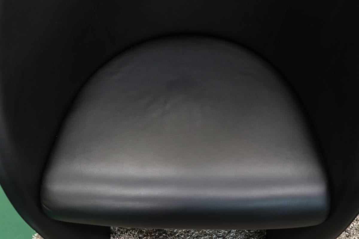 GMEK869○PoltronaFrau / ポルトローナフラウ インターヴィスタ ラウンジチェア 椅子 定価約51万 イタリア製 黒 本革 レザー  IDC大塚家具
