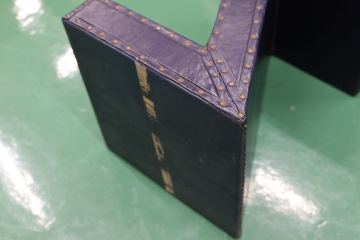 GMFT55B○イタリアモダン ジグザグ テーブル サイドテーブル コンソールテーブル 飾り台 鋲打ち クラシック 革張り 店舗什器 アンティーク